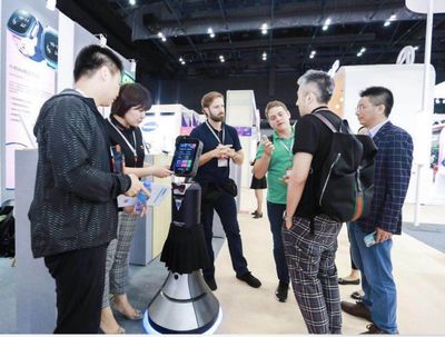 猎豹移动「机器人大BOSS」香港卖货 AI新零售引爆香港电子展